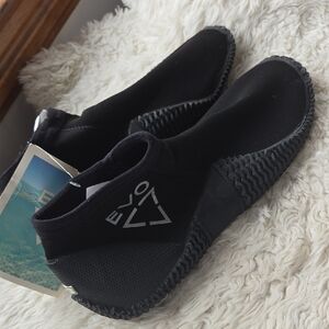 NWT Evo 2MM Neoprene Low Cut Surf Boot Mens 11